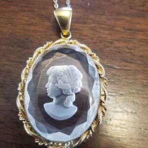 Acrylic Cameo Pendant – Faceted Crystal-Look Design with Gold-Tone Frame